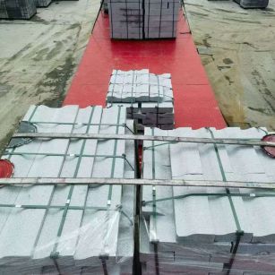 泸州 芝麻白仿形加直形路沿石出货日常