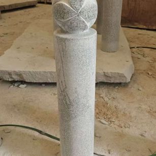 泸州 芝麻白花岗岩石材挡车石柱、停车柱、圆柱挡车柱、方柱挡车柱等