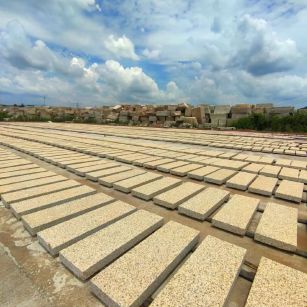 泸州 黄金麻花岗岩荔枝面地铺石防护中