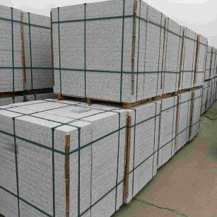 泸州 白麻花岗岩石材荔枝面地铺石（300*600*50）