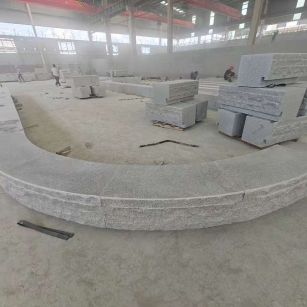 泸州 芝麻白异形坐凳，自然面光面弧形加工