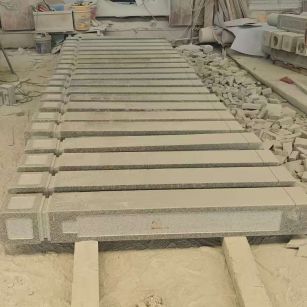 泸州 芝麻白异形加工雕刻-栏杆大柱，方柱