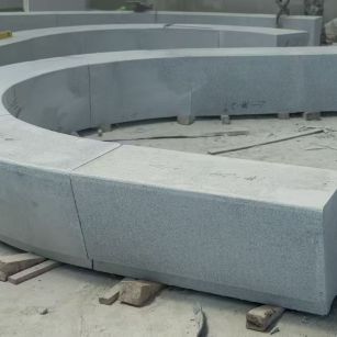 泸州 芝麻白花岗岩光面弧形坐凳