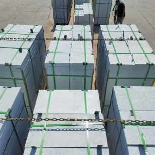 泸州 芝麻白花岗岩5公分地铺石 花岗岩厂家工厂装车日常