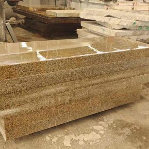 泸州 黄金麻栏杆料半成品加工中