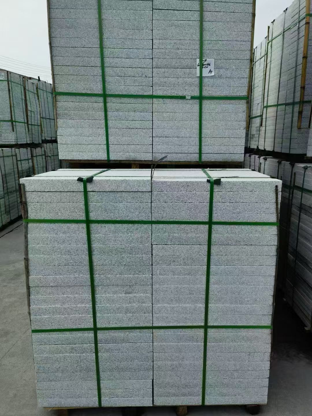 泸州 芝麻白火烧，园林广场市政工程地铺石，1.8~5.0厚均有现货