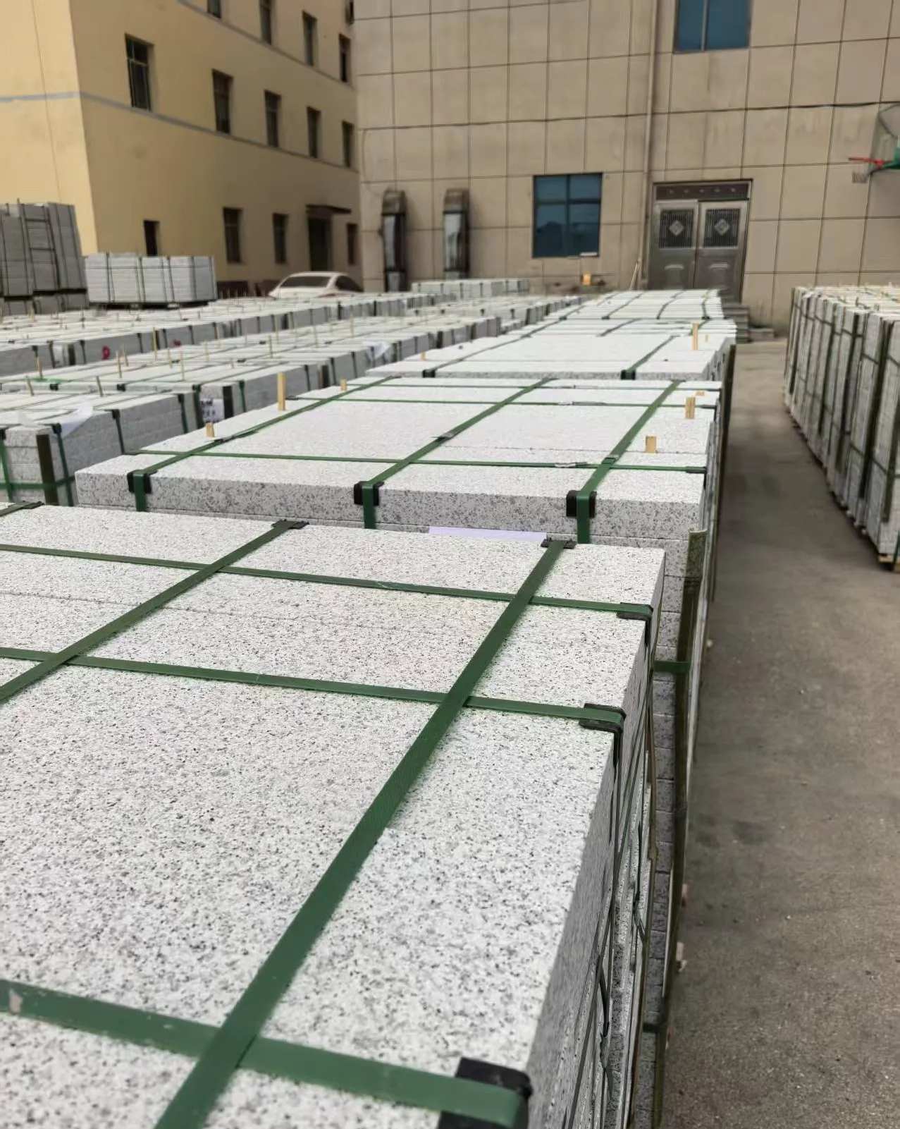 泸州 白麻花岗岩5.0公分荔枝面地铺石