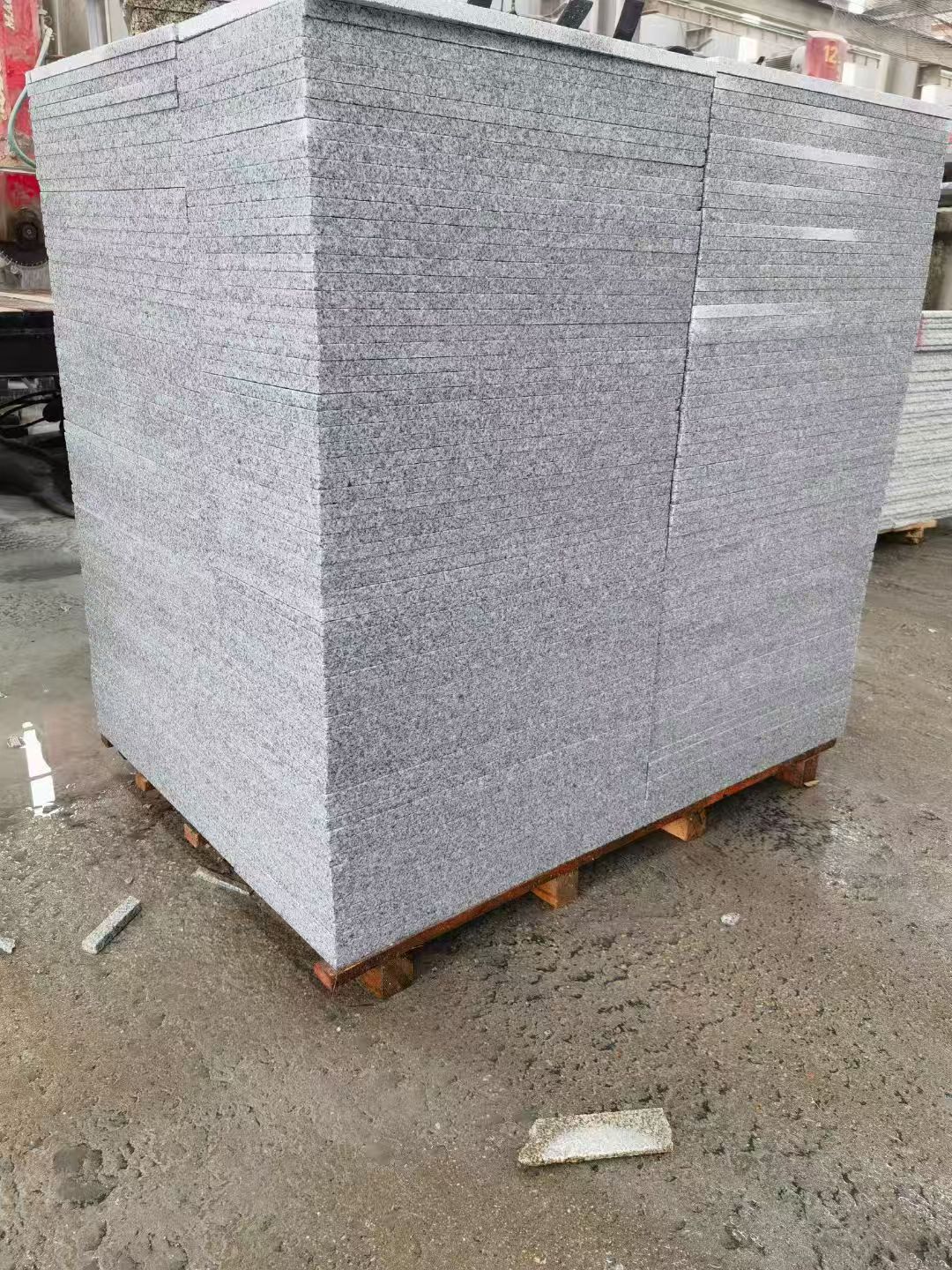 泸州 芝麻白火烧面1.8厚300*600地铺石，尺寸标准，厚薄均匀