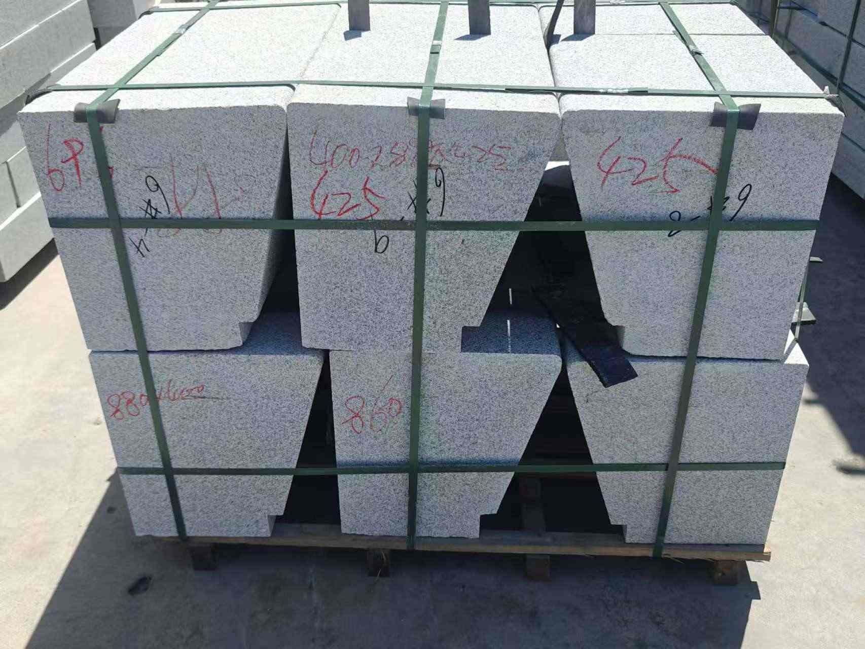 泸州 芝麻白异形坐凳，石凳