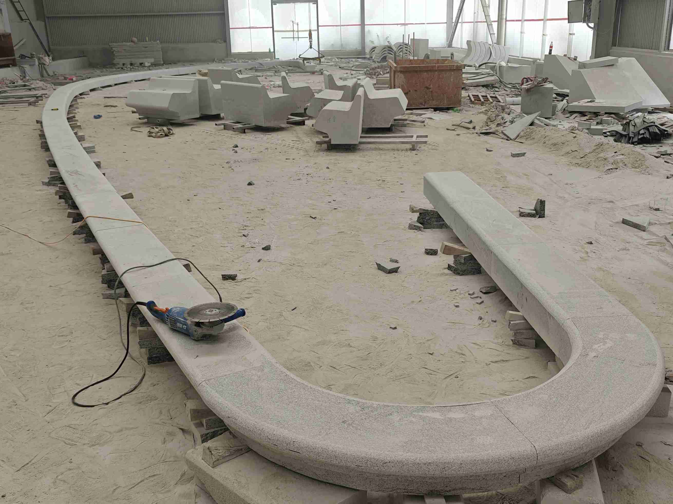 泸州 芝麻白花岗岩弧形花坛石，坐凳石