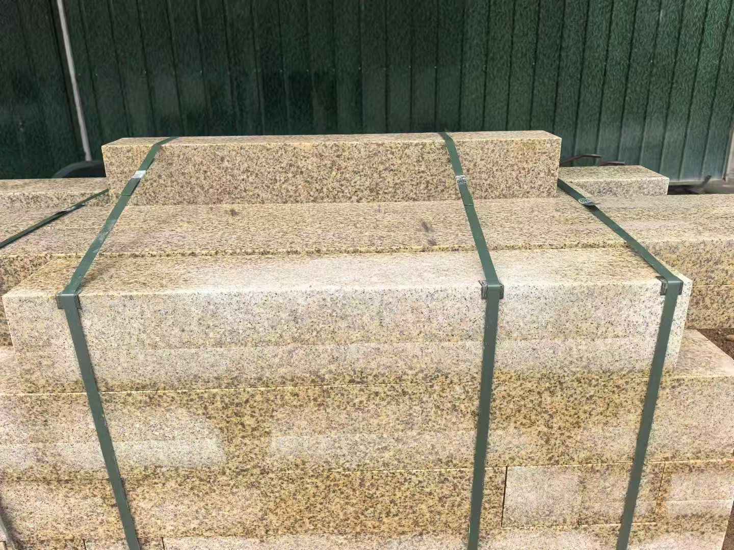 泸州 黄金麻花岗岩石材机切面栏杆料半成品