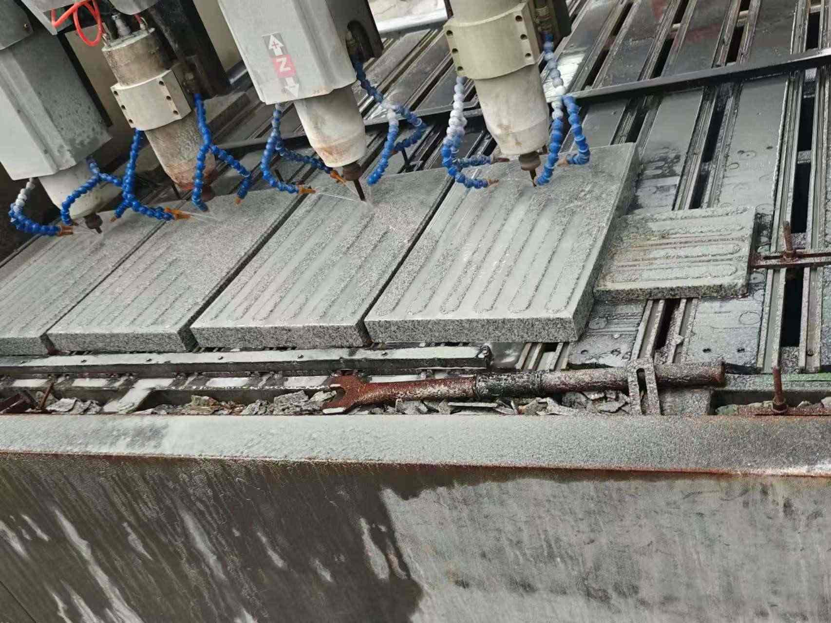 泸州 芝麻白花岗岩荔枝面盲道雕刻