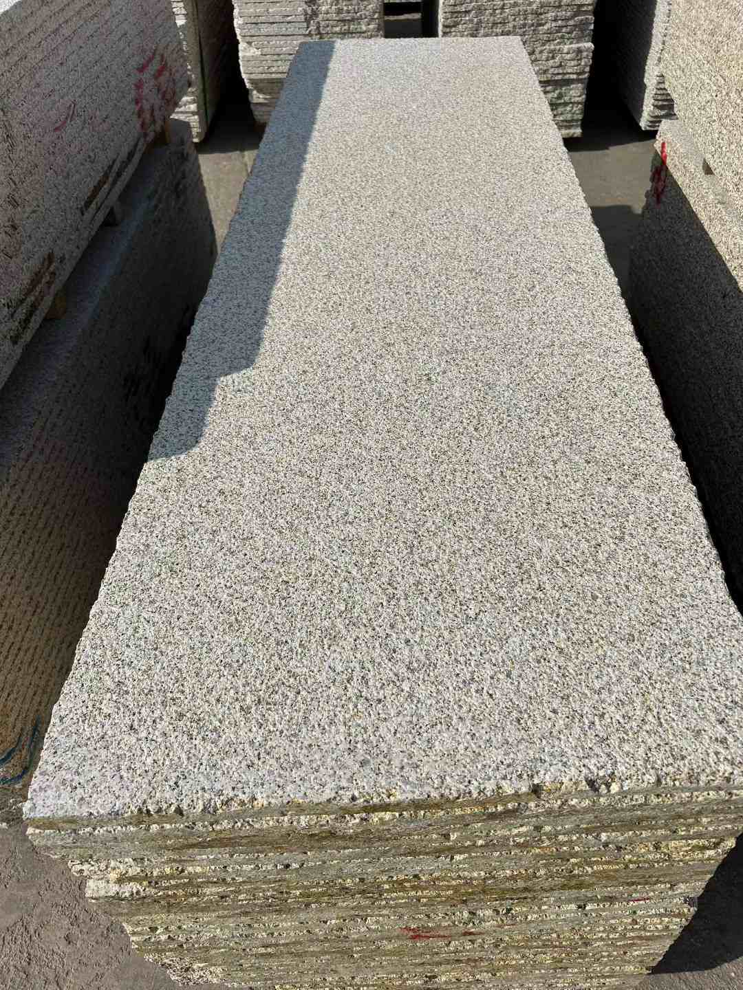 泸州 黄金麻花岗岩荔枝面毛板，半成品