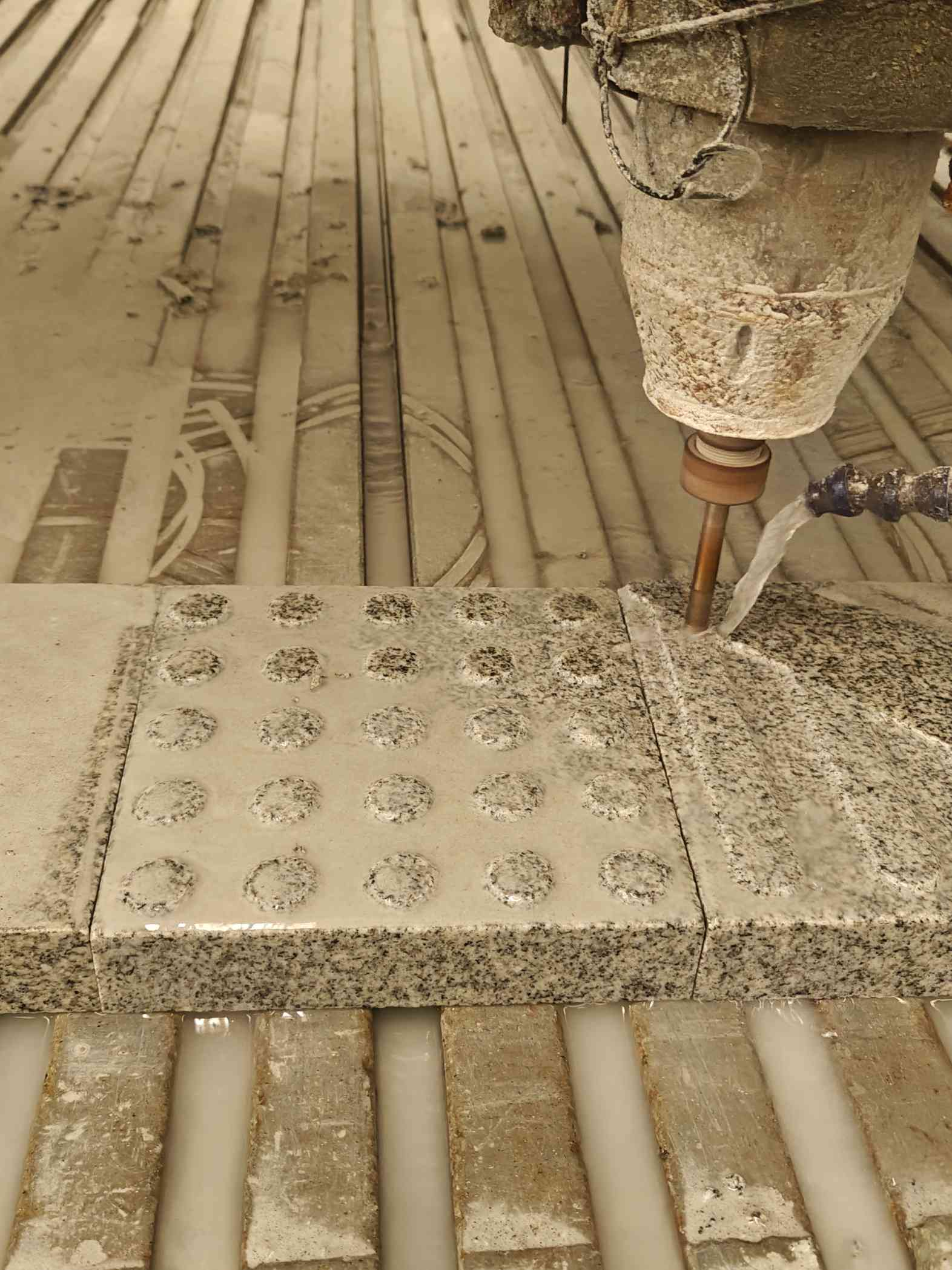 泸州 芝麻白花岗岩石材盲人石、盲道石、盲点石