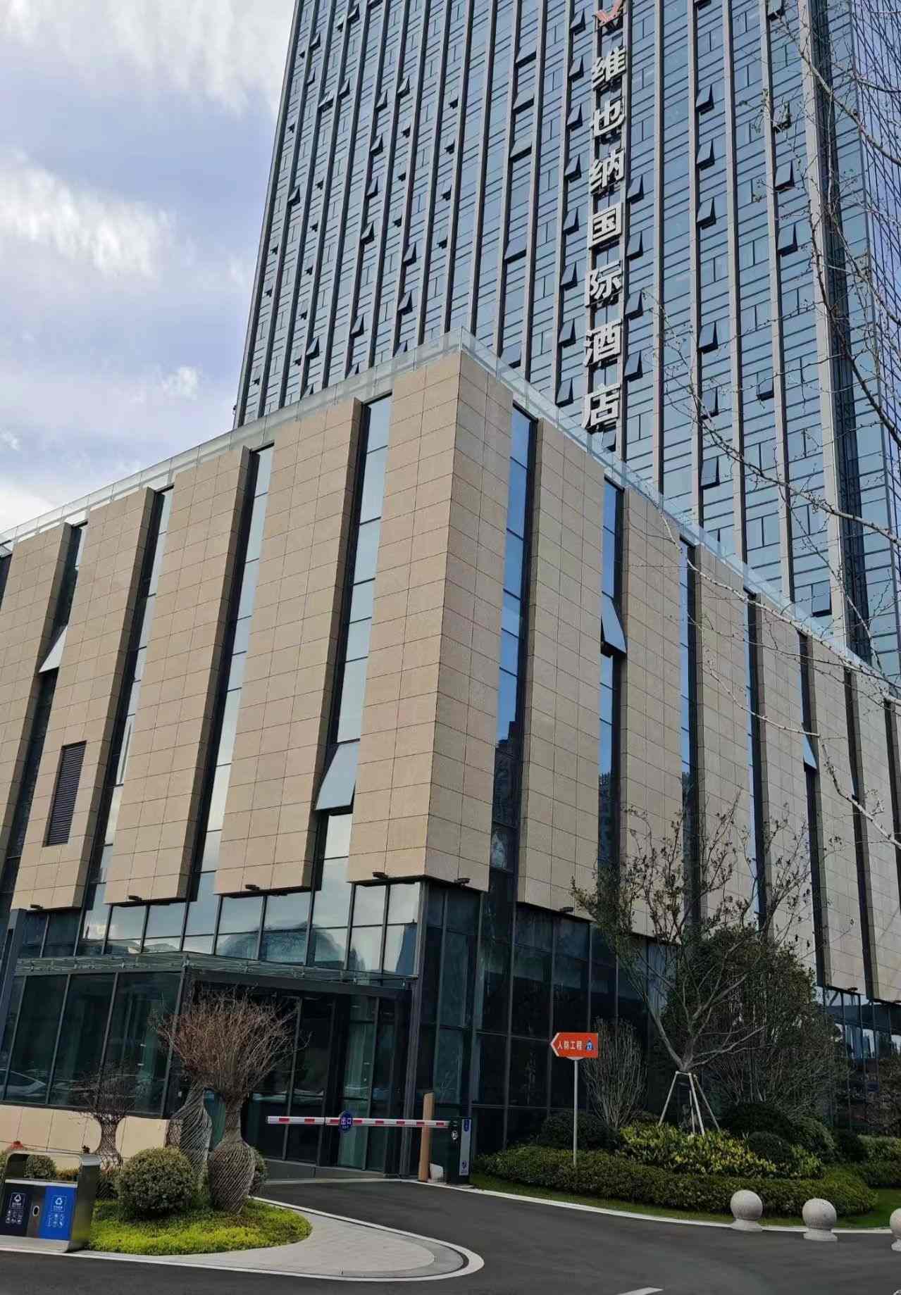 泸州 黄金麻花岗岩外墙干挂