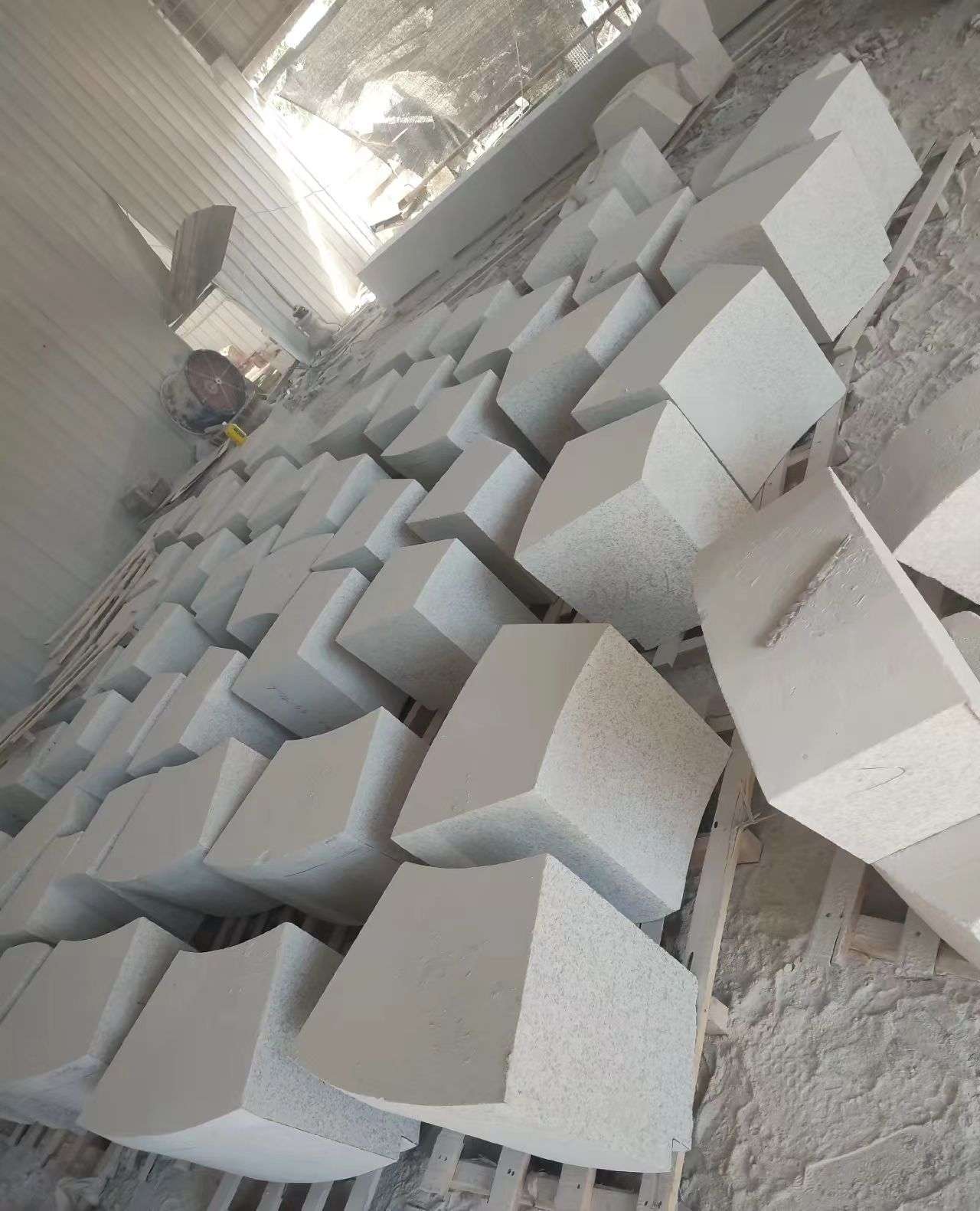 泸州 白麻花岗岩异形坐凳