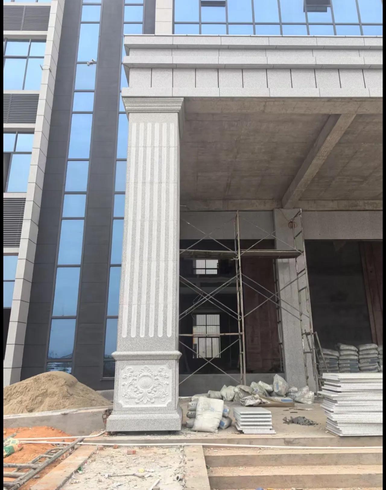 泸州 芝麻白光面花岗岩门楼大柱（罗马柱）配雕花底座