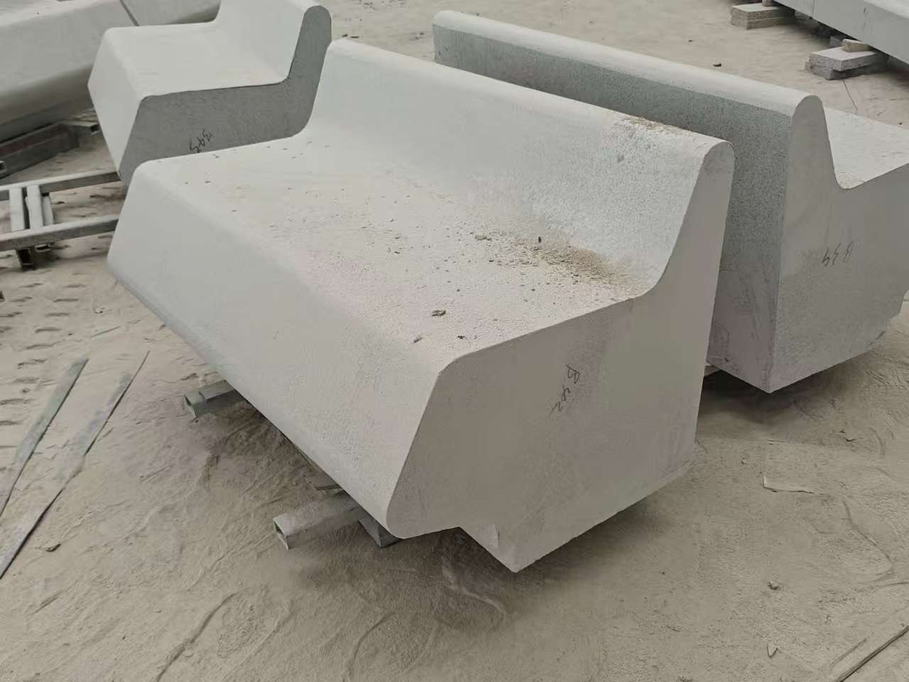 泸州 芝麻白花岗岩异形坐凳，石凳