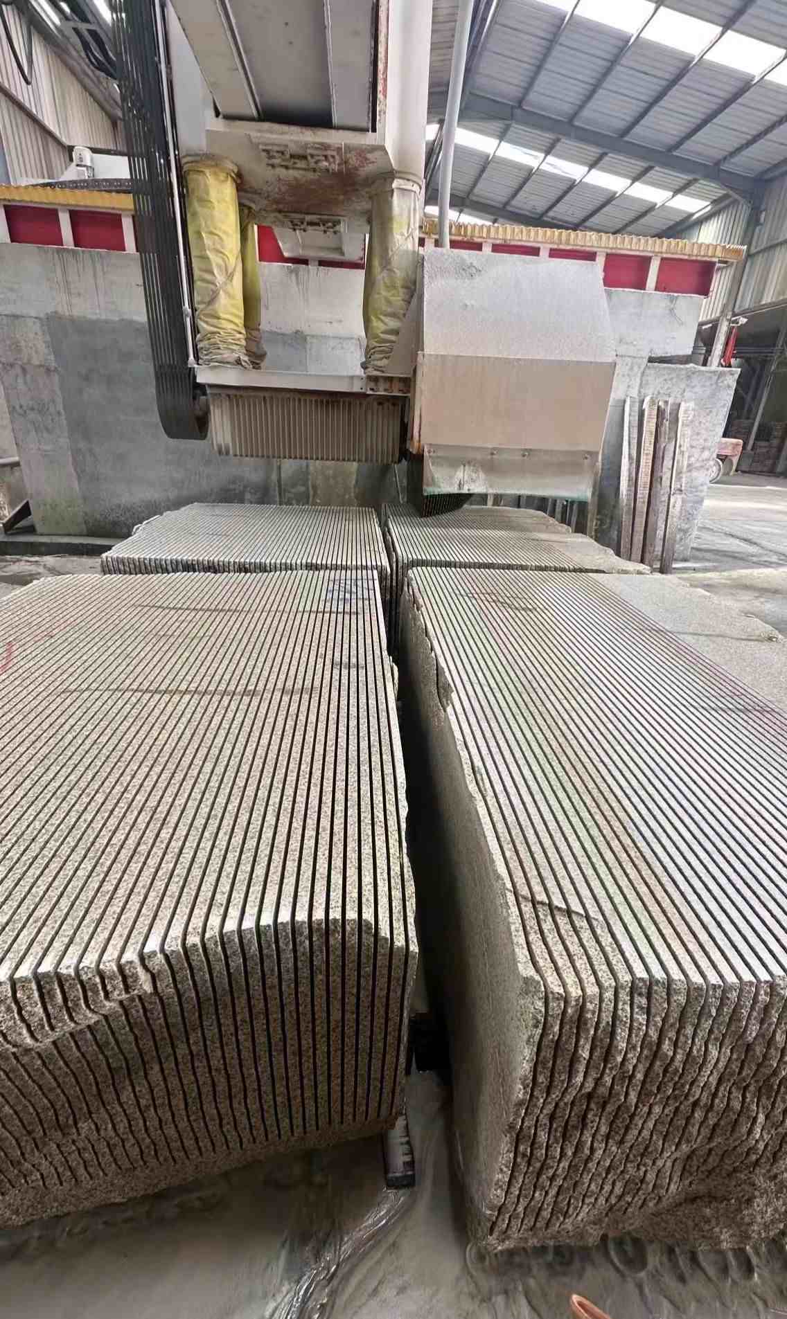 泸州 车间生产日常，黄金麻白麻花岗岩