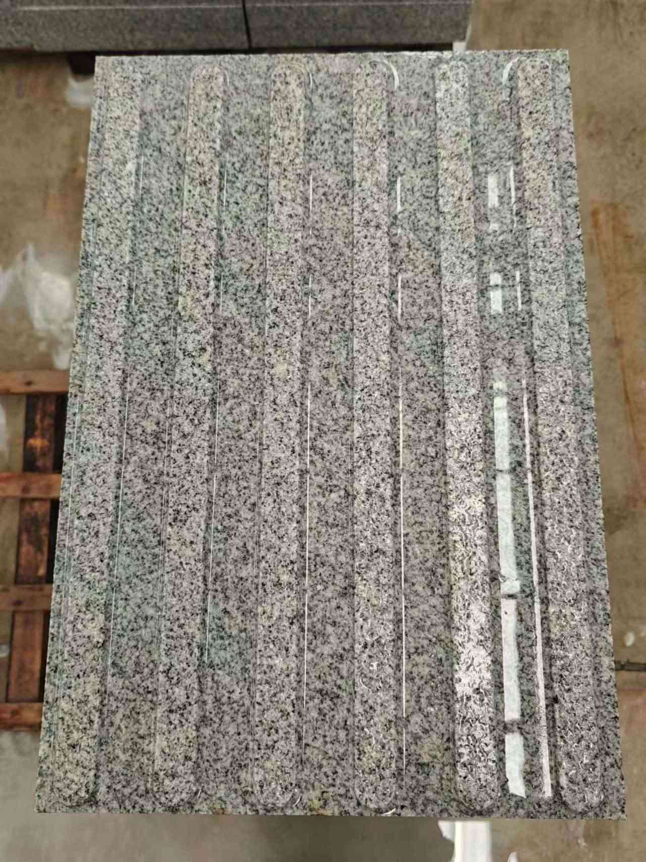 泸州 芝麻白花岗岩荔枝面雕刻盲道，盲条