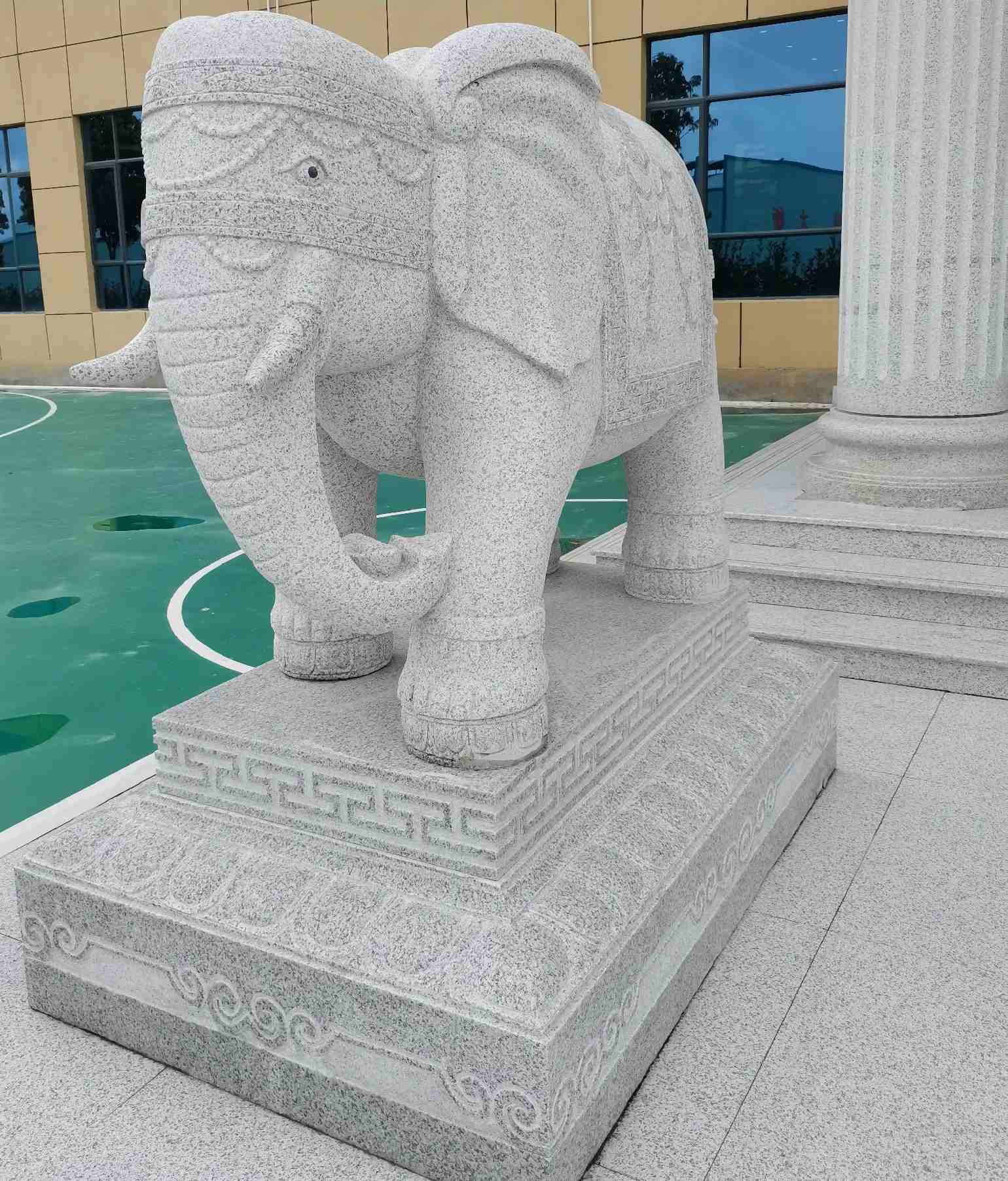 泸州 白麻花岗岩动物异形石雕-大象