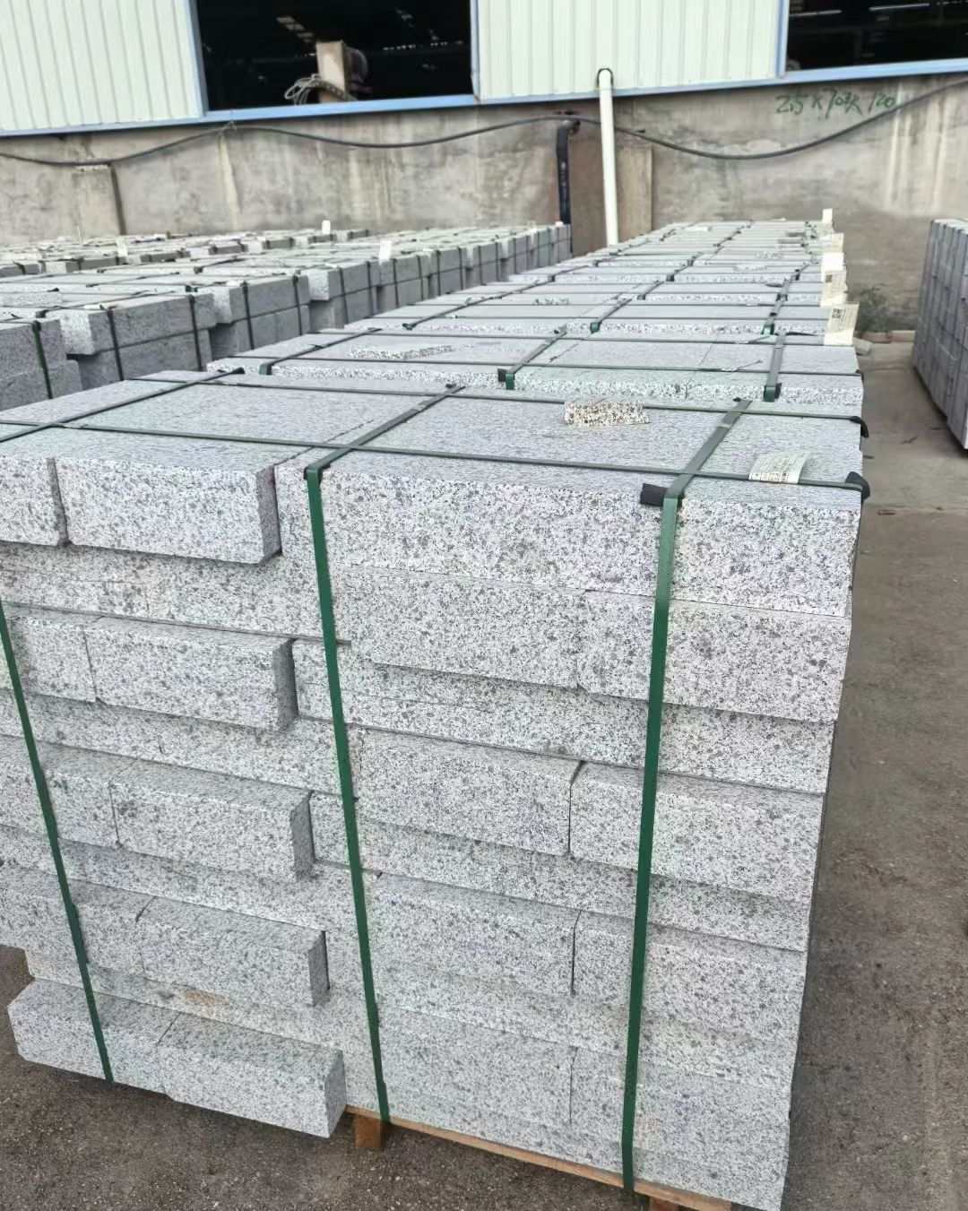 泸州 白麻花岗岩路沿石，弧形路沿石，道牙石，马路牙子，界石，路缘石，平沿石，直岩石，平缘石等