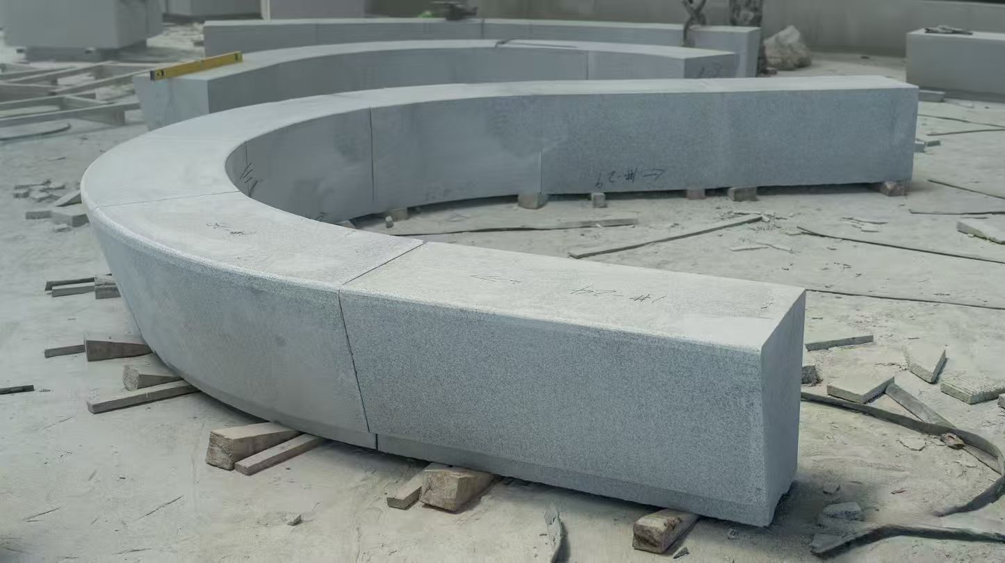 泸州 芝麻白花岗岩光面弧形坐凳