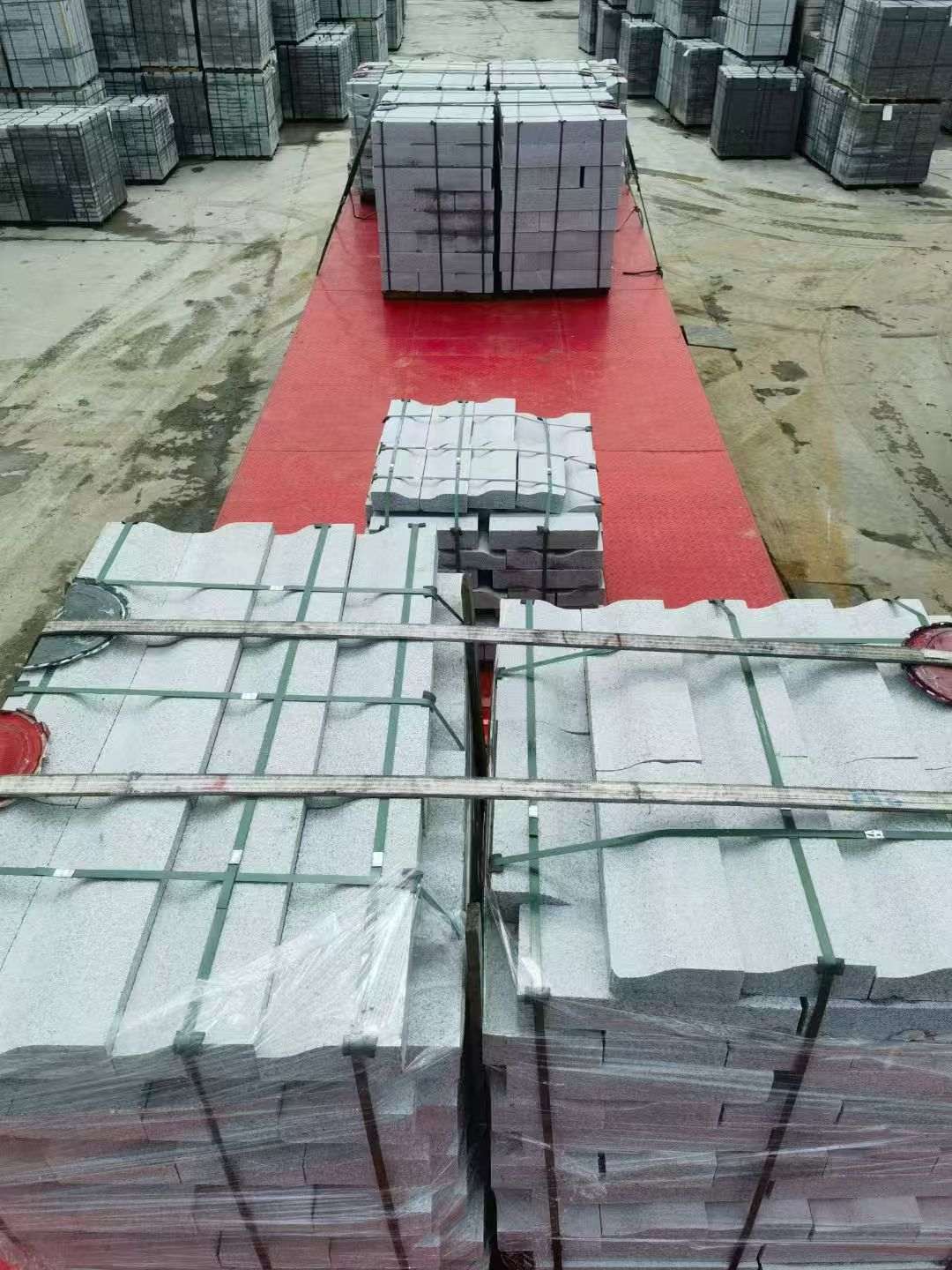 泸州 芝麻白仿形加直形路沿石出货日常