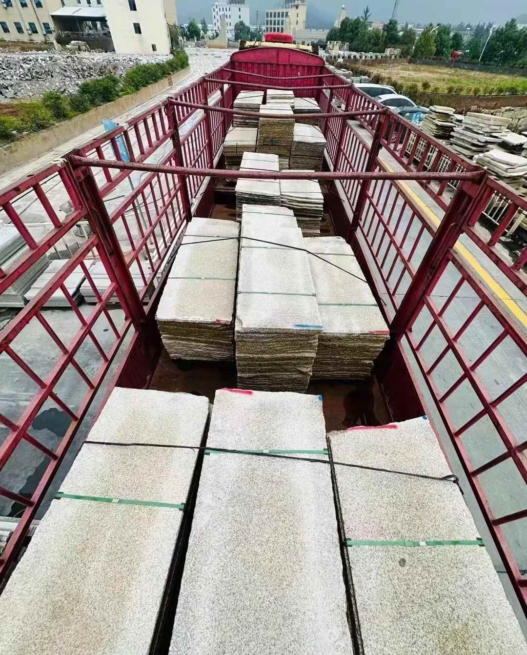 泸州 黄金麻花岗岩荔枝面，光面毛板装车完成