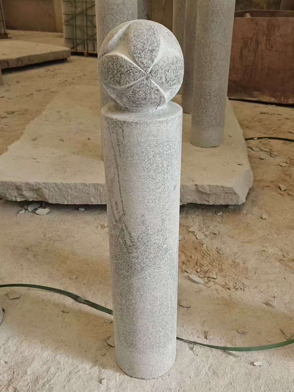 泸州 芝麻白花岗岩石材挡车石柱、停车柱、圆柱挡车柱、方柱挡车柱等