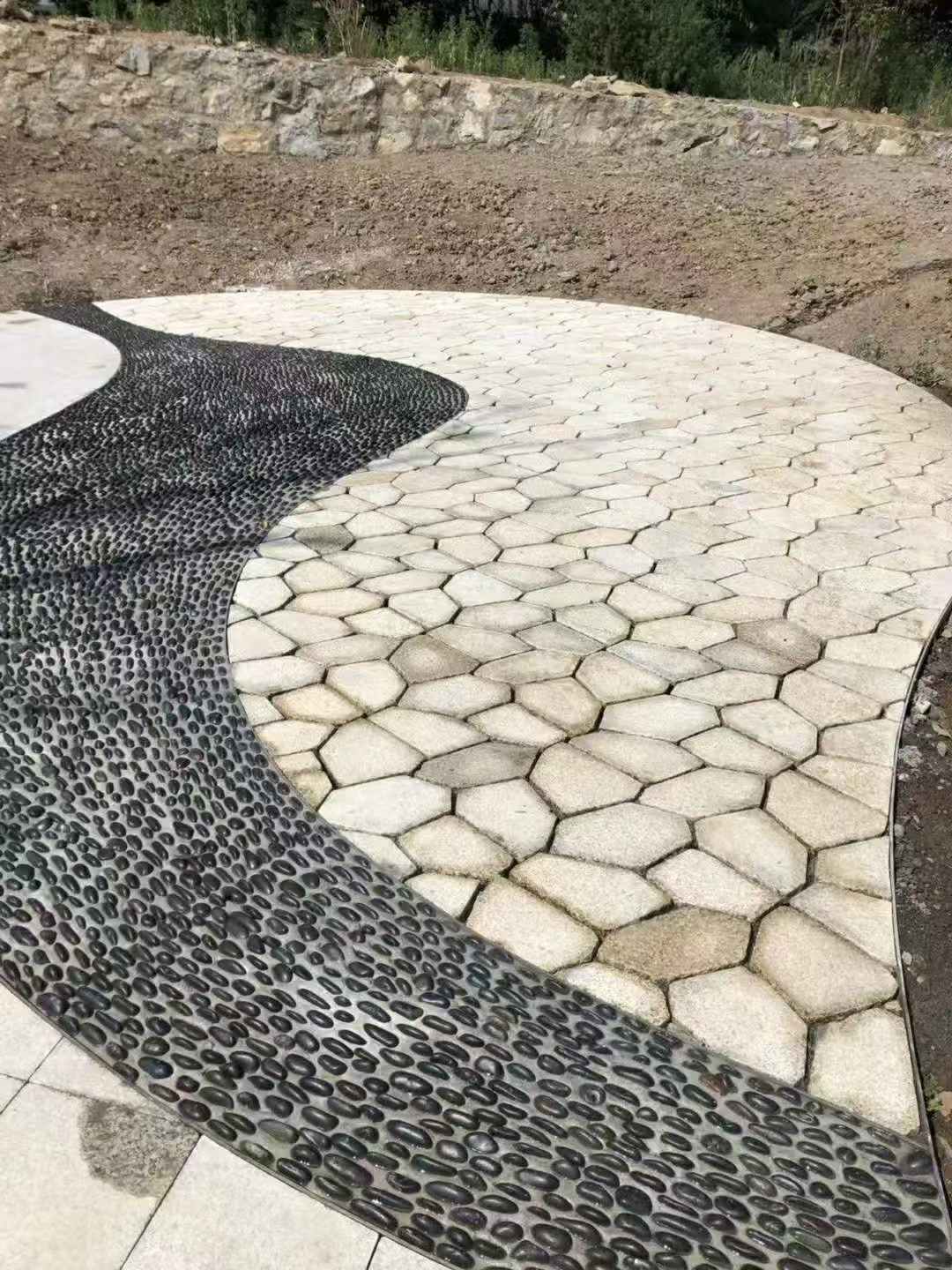 泸州 黄金麻冰裂纹地铺石工地铺装案例