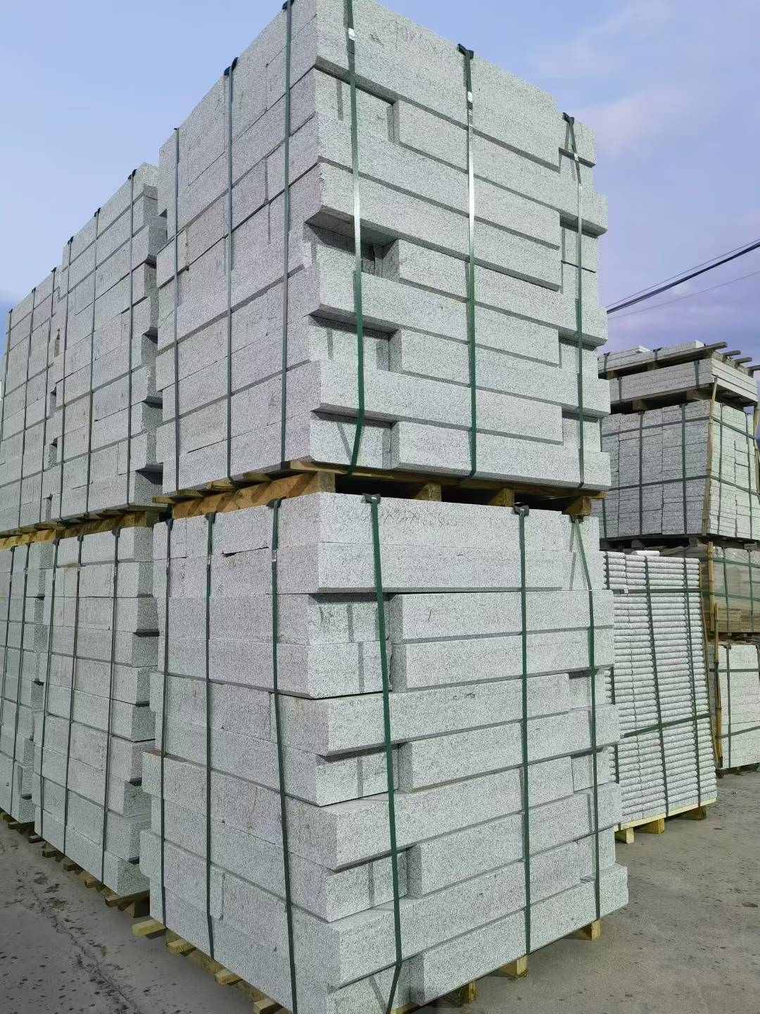 泸州 芝麻白花岗岩路沿石，路缘石，路肩石，道牙，立缘石，马路牙子，街沿石，侧石等