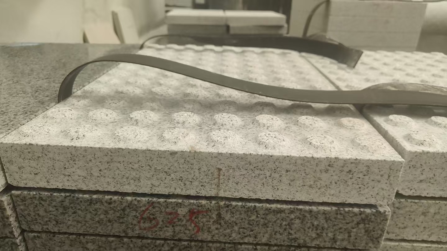 泸州 芝麻白花岗岩6.0公分荔枝面五轴加工雕刻盲点
