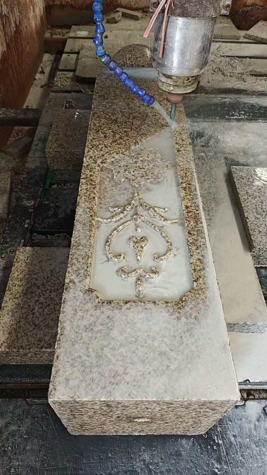 泸州 黄金麻花岗岩异形加工雕刻栏杆大柱