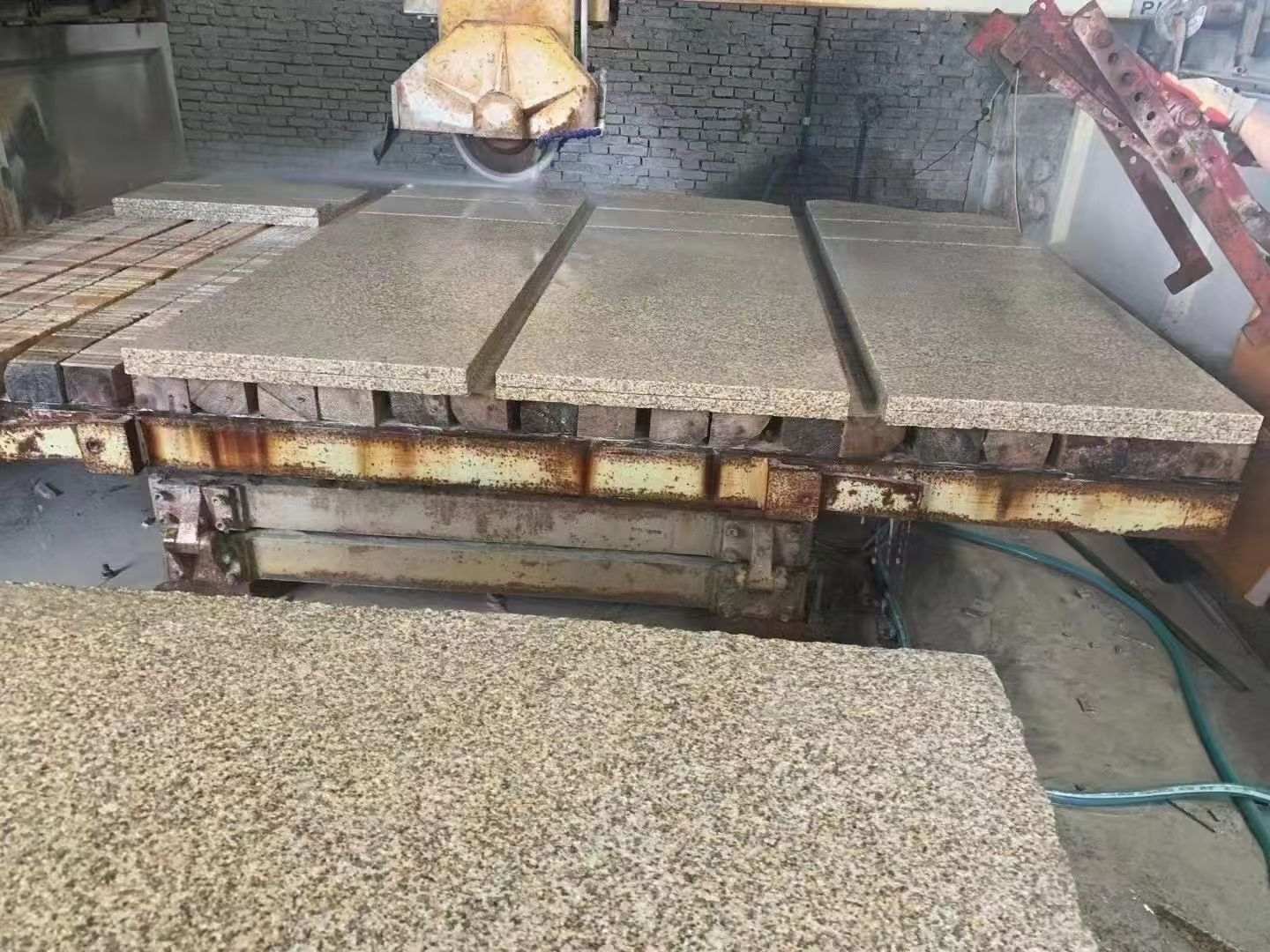 泸州 黄金麻荔枝面成品板加工