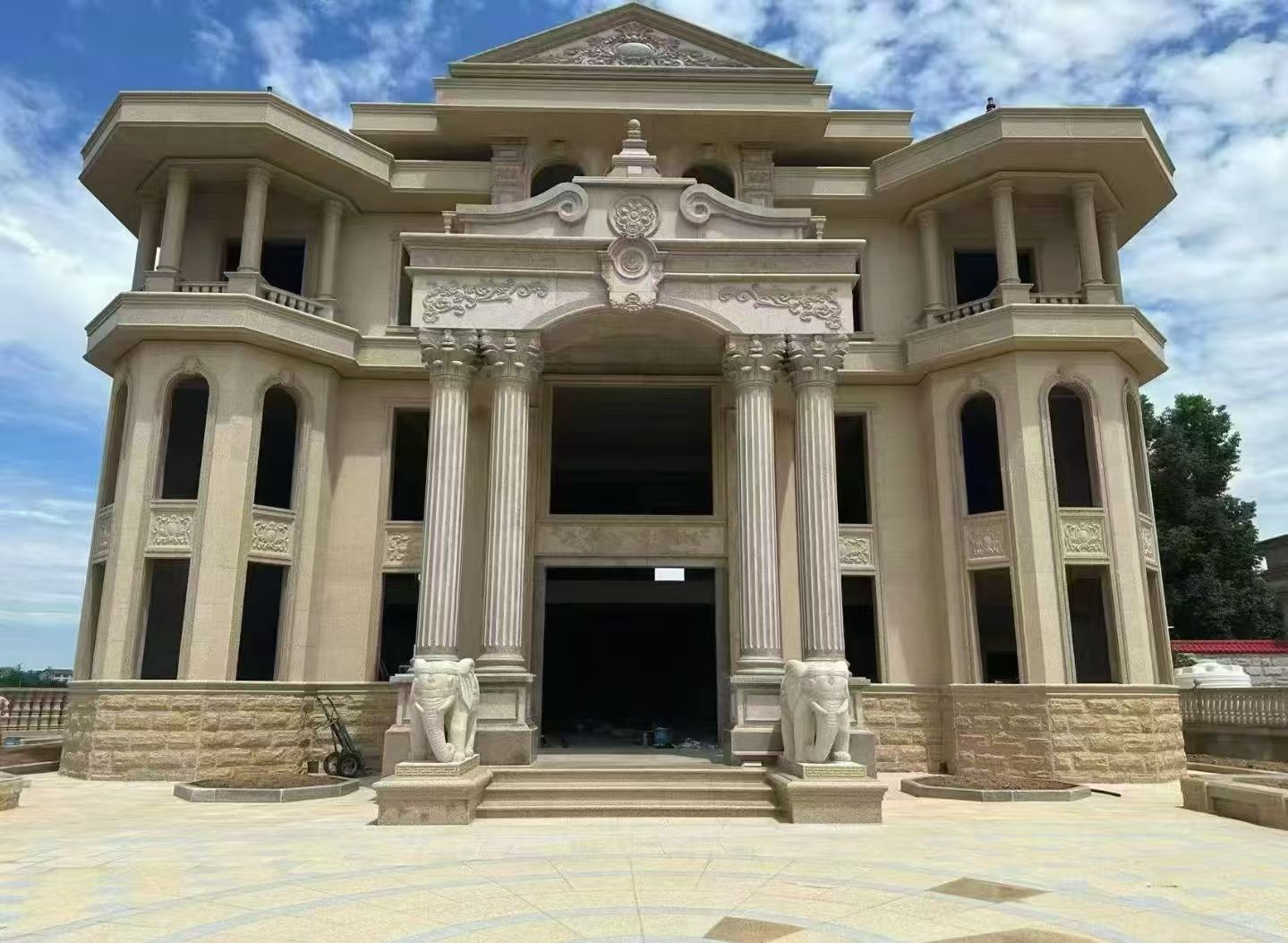 泸州 黄金麻别墅外墙干挂，大柱，大象，蘑菇石，雕花板