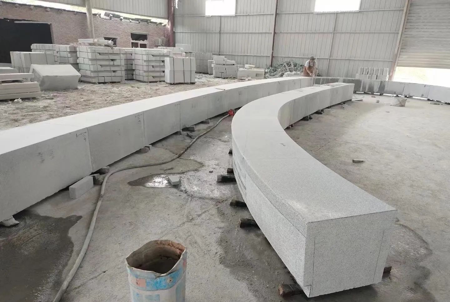 泸州芝麻白花岗岩石板材 园林光面弧形坐凳