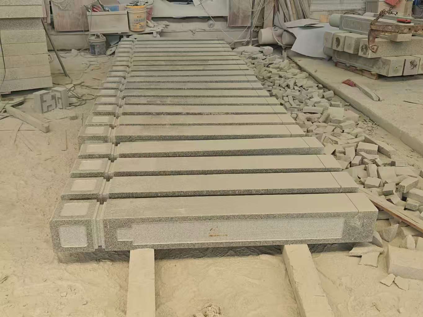 泸州 芝麻白异形加工雕刻-栏杆大柱，方柱