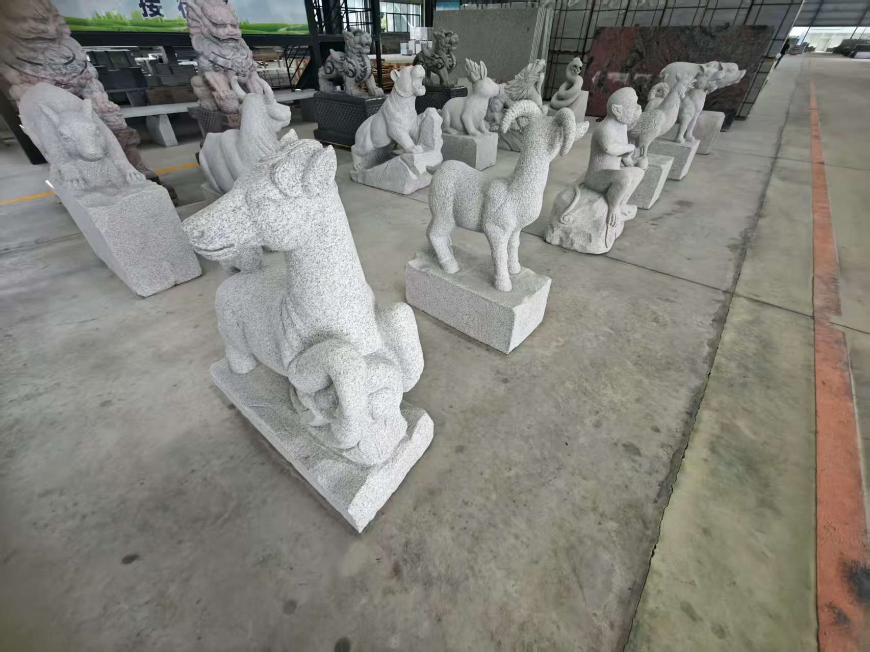 泸州 芝麻白花岗岩造型立体雕刻——十二生肖